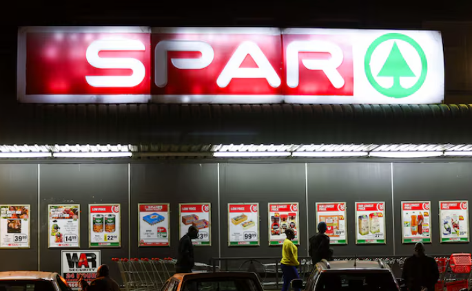 Directors resign as retailer seeks fresh leadership