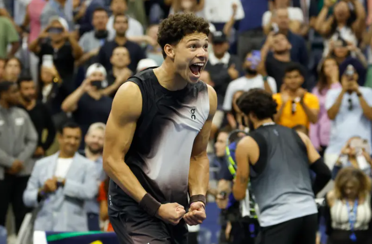 Shelton stuns Alcaraz in record-breaking 3:33am finish 