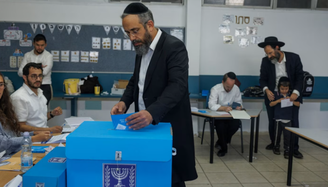 Netanyahu short of majority as count shifts the picture